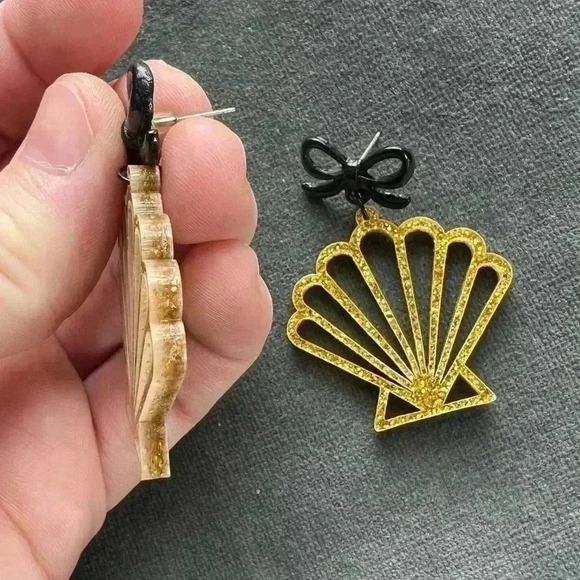 Mermaid Shell Earrings - Laser Cut Acrylic lightweight gold - Picture 3 of 5